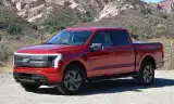 So sánh Ford F-150 Lightning 2025 và Rivian R1T 2025
